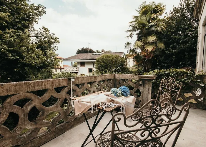 Library - Candela Apartman