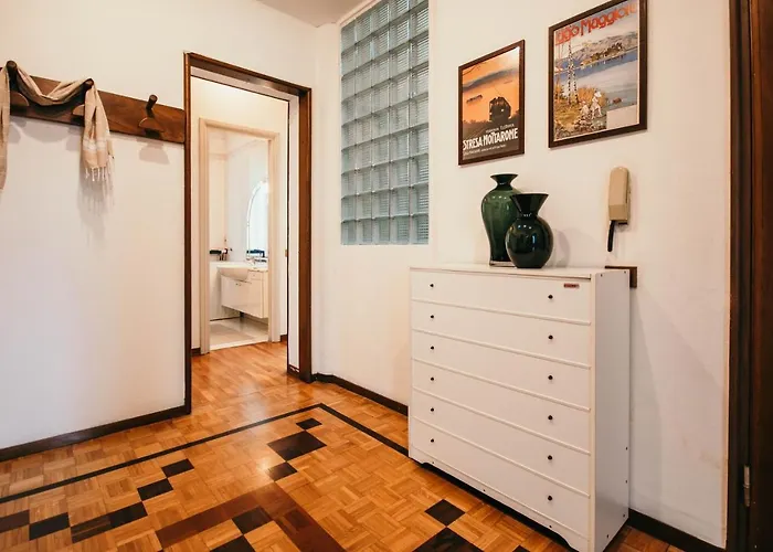 Library - Candela Apartman Stresa