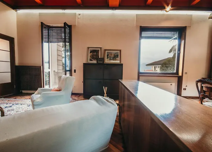 Library - Candela Apartman Stresa