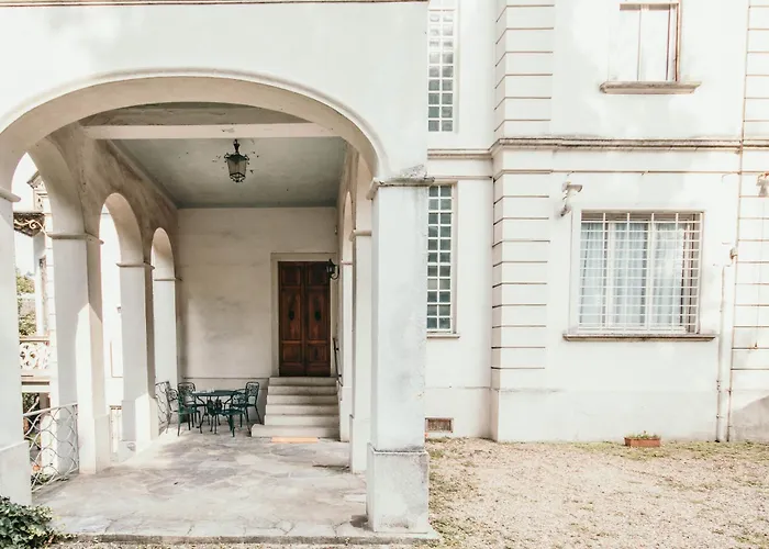 Library - Candela Apartman Stresa