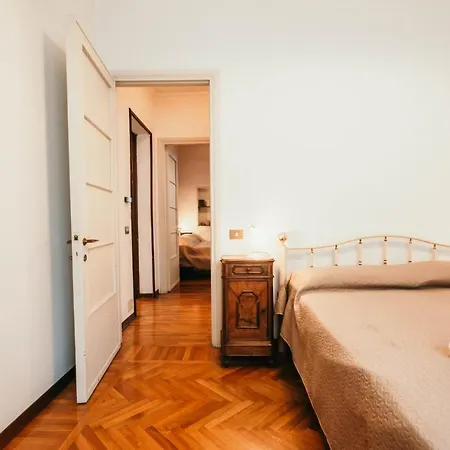 Library - Candela Apartment